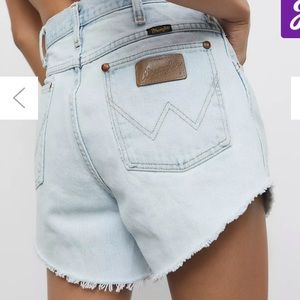 NWT UO LEVI wrangler shorts